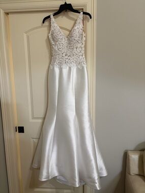 Elegant White Backless Lace Bodice Satin Skirt Dress